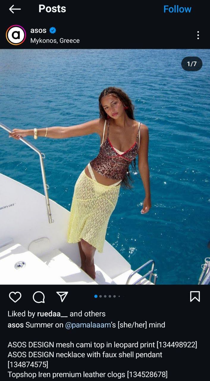 Ein Screenshot eines Instagram-Posts von @asos, der Kleidung mit den Artikelcodes in der Bildunterschrift zeigt.